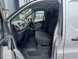 
Renault Trafic 1.6 dCi 27 Sport Nav SWB full									