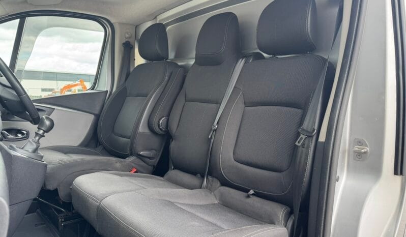 
Renault Trafic 1.6 dCi 27 Sport Nav SWB full									