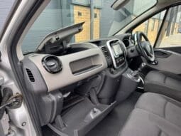 
Renault Trafic 1.6 dCi 27 Sport Nav SWB full									