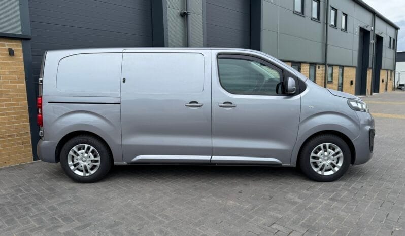 
Vauxhall Vivaro 1.5 Turbo D 2700 Sportive full									