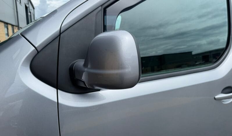 
Vauxhall Vivaro 1.5 Turbo D 2700 Sportive full									