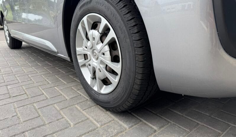 
Vauxhall Vivaro 1.5 Turbo D 2700 Sportive full									