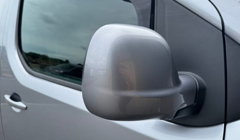 
Vauxhall Vivaro 1.5 Turbo D 2700 Sportive full									