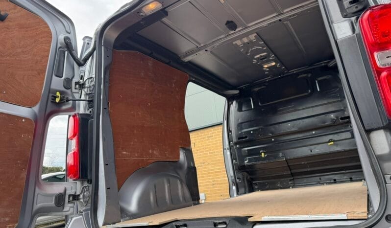 
Vauxhall Vivaro 1.5 Turbo D 2700 Sportive full									