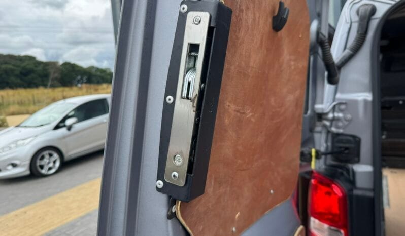 
Vauxhall Vivaro 1.5 Turbo D 2700 Sportive full									