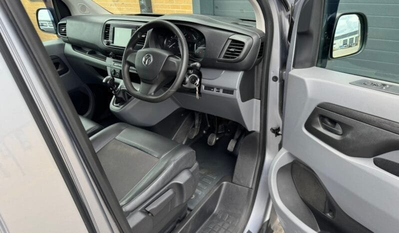 
Vauxhall Vivaro 1.5 Turbo D 2700 Sportive full									