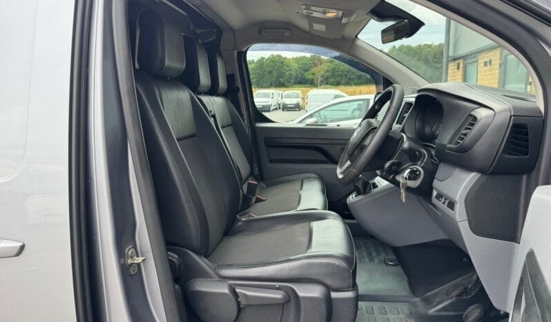 
Vauxhall Vivaro 1.5 Turbo D 2700 Sportive full									