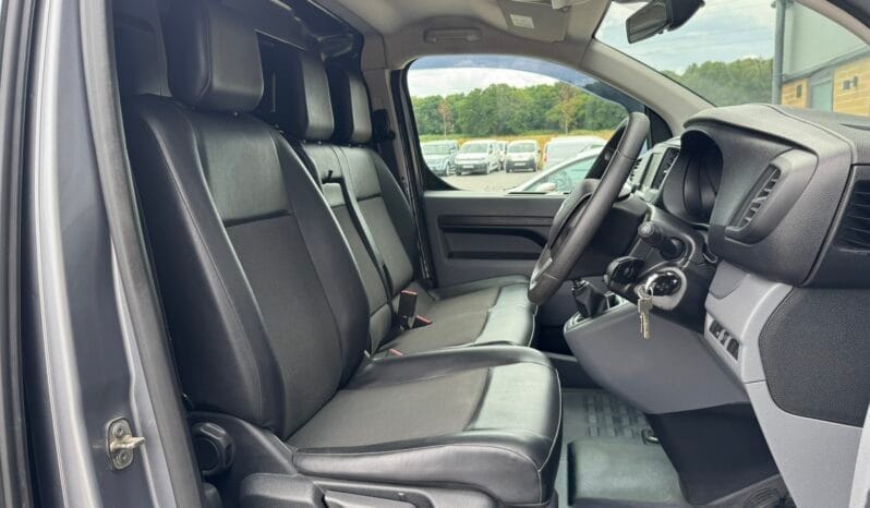 
Vauxhall Vivaro 1.5 Turbo D 2700 Sportive full									