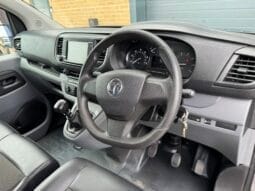 
Vauxhall Vivaro 1.5 Turbo D 2700 Sportive full									