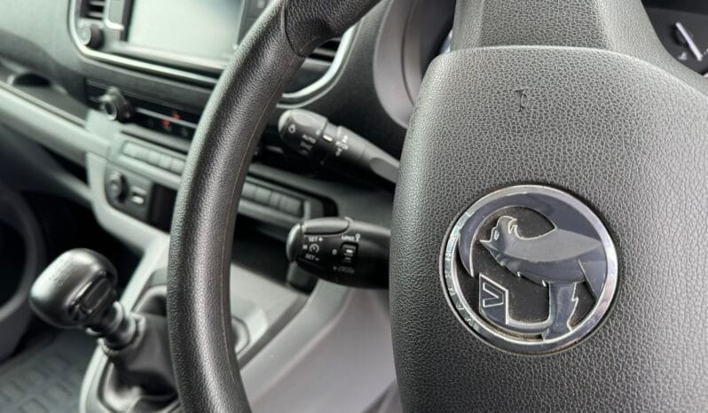 
Vauxhall Vivaro 1.5 Turbo D 2700 Sportive full									