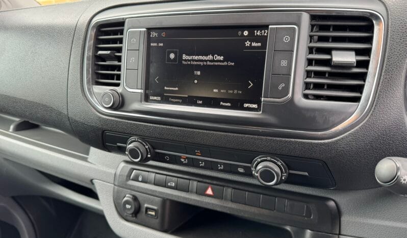 
Vauxhall Vivaro 1.5 Turbo D 2700 Sportive full									