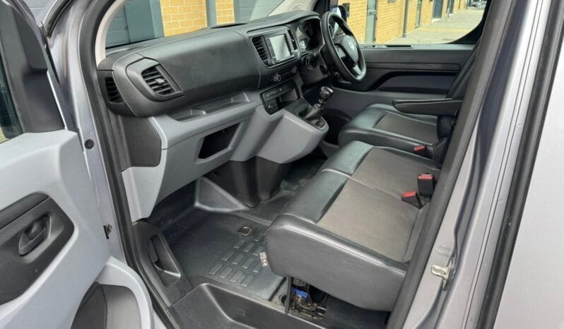 
Vauxhall Vivaro 1.5 Turbo D 2700 Sportive full									