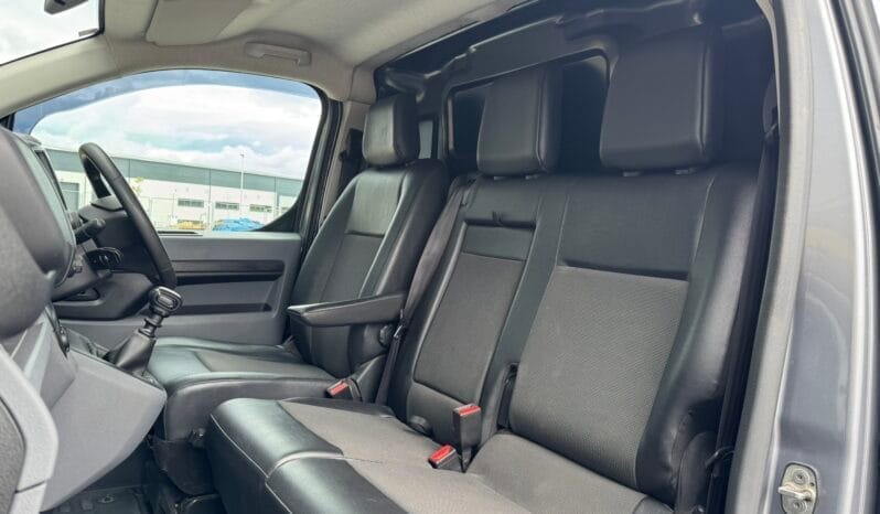 
Vauxhall Vivaro 1.5 Turbo D 2700 Sportive full									