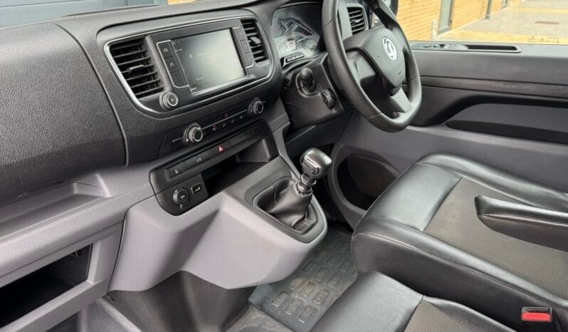 
Vauxhall Vivaro 1.5 Turbo D 2700 Sportive full									