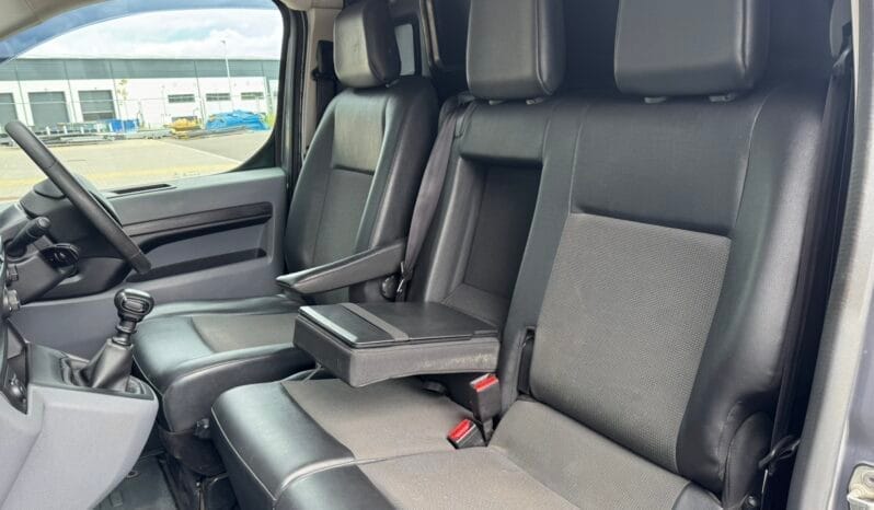 
Vauxhall Vivaro 1.5 Turbo D 2700 Sportive full									