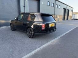 
LAND ROVER RANGE ROVER 4.4 SDV8 Vogue SE full									