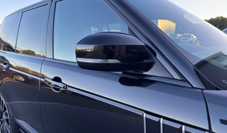 
LAND ROVER RANGE ROVER 4.4 SDV8 Vogue SE full									