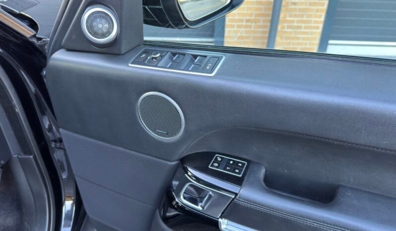 
LAND ROVER RANGE ROVER 4.4 SDV8 Vogue SE full									