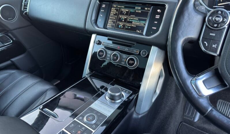 
LAND ROVER RANGE ROVER 4.4 SDV8 Vogue SE full									