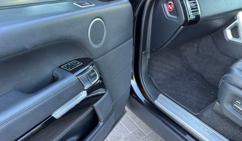 
LAND ROVER RANGE ROVER 4.4 SDV8 Vogue SE full									