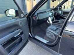 
LAND ROVER RANGE ROVER 4.4 SDV8 Vogue SE full									