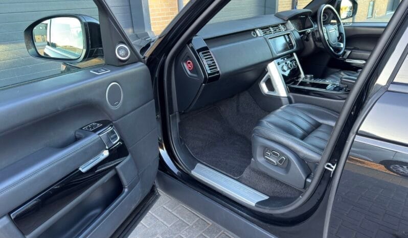 
LAND ROVER RANGE ROVER 4.4 SDV8 Vogue SE full									