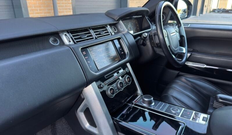 
LAND ROVER RANGE ROVER 4.4 SDV8 Vogue SE full									
