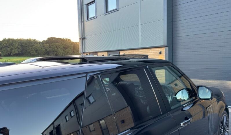 
LAND ROVER RANGE ROVER 4.4 SDV8 Vogue SE full									