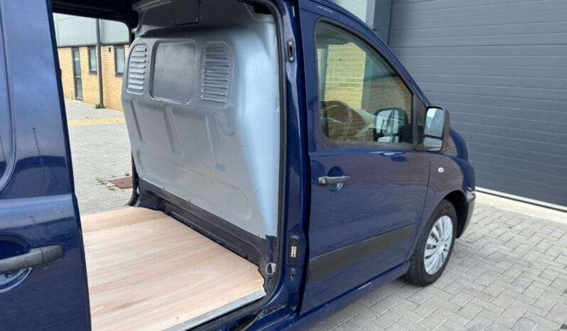 
PEUGEOT EXPERT 1200 2.0 HDi full									