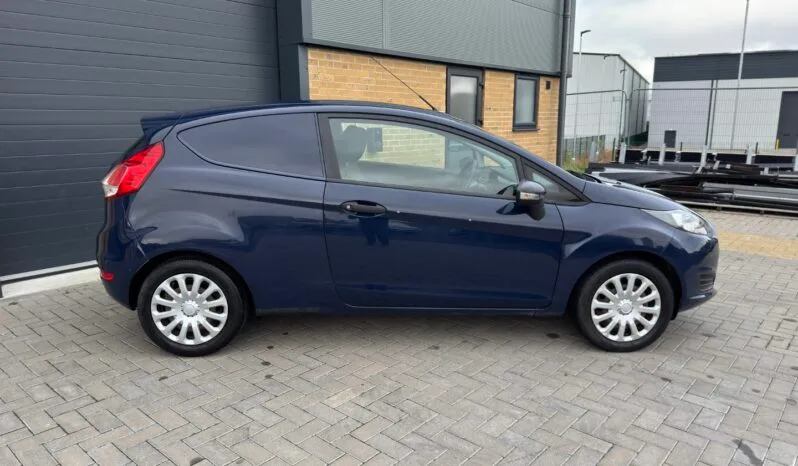 
FORD FIESTA 1.5 TDCi full									