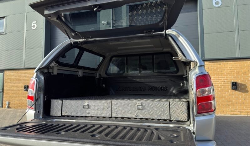 
MITSUBISHI L200 2.4 Barbarian Auto full									