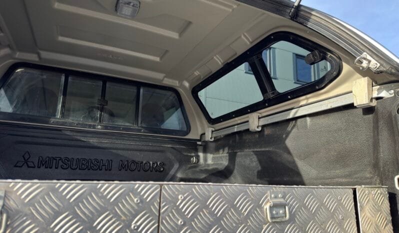 
MITSUBISHI L200 2.4 Barbarian Auto full									