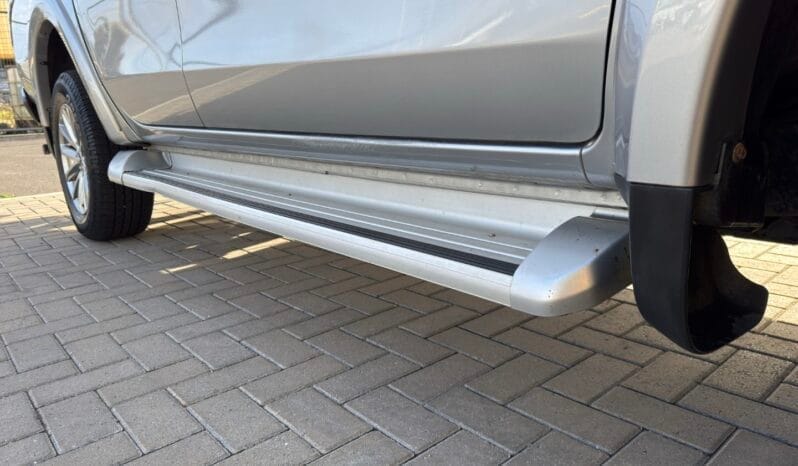 
MITSUBISHI L200 2.4 Barbarian Auto full									