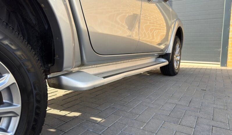 
MITSUBISHI L200 2.4 Barbarian Auto full									