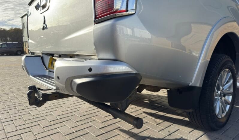 
MITSUBISHI L200 2.4 Barbarian Auto full									