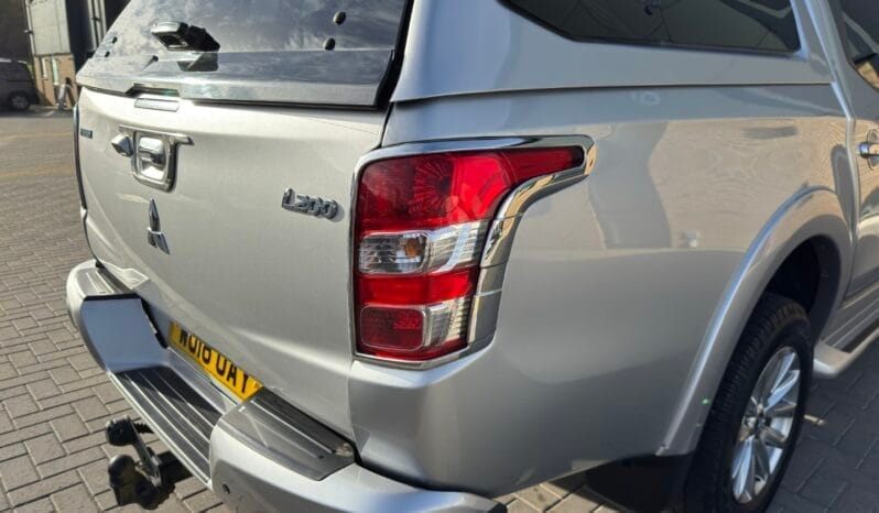 
MITSUBISHI L200 2.4 Barbarian Auto full									