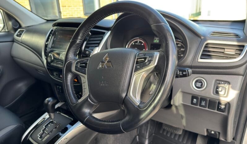 
MITSUBISHI L200 2.4 Barbarian Auto full									