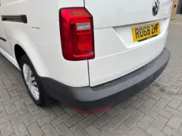 
VOLKSWAGEN CADDY MAXI 2.0 TDI Kombi Van full									