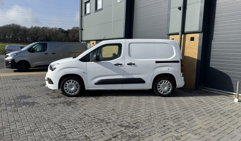 
VAUXHALL COMBO Sportive1.5 D 130ps full									