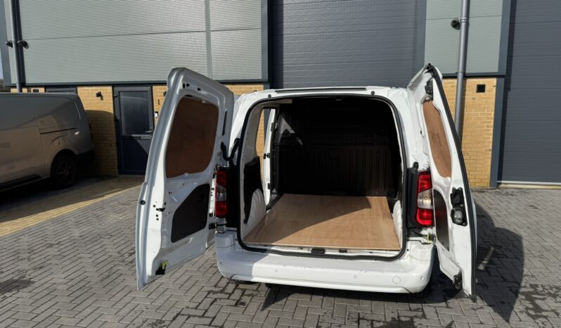 
VAUXHALL COMBO Sportive1.5 D 130ps full									