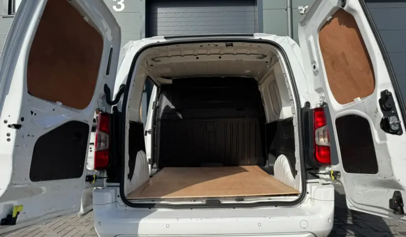 
VAUXHALL COMBO Sportive1.5 D 130ps full									