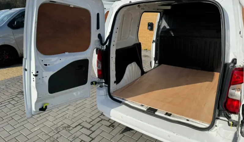 
VAUXHALL COMBO Sportive1.5 D 130ps full									