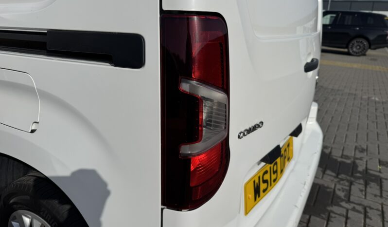 
VAUXHALL COMBO Sportive1.5 D 130ps full									