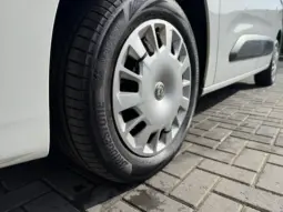 
VAUXHALL COMBO Sportive1.5 D 130ps full									