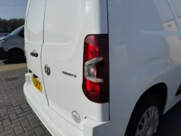 
VAUXHALL COMBO Sportive1.5 D 130ps full									