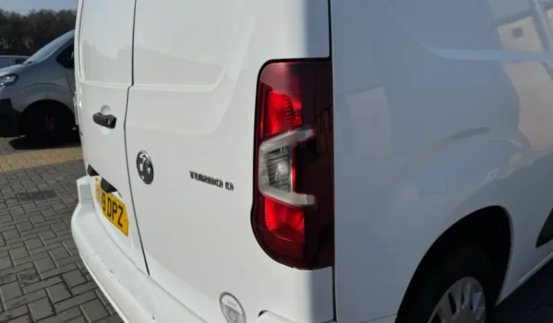 
VAUXHALL COMBO Sportive1.5 D 130ps full									