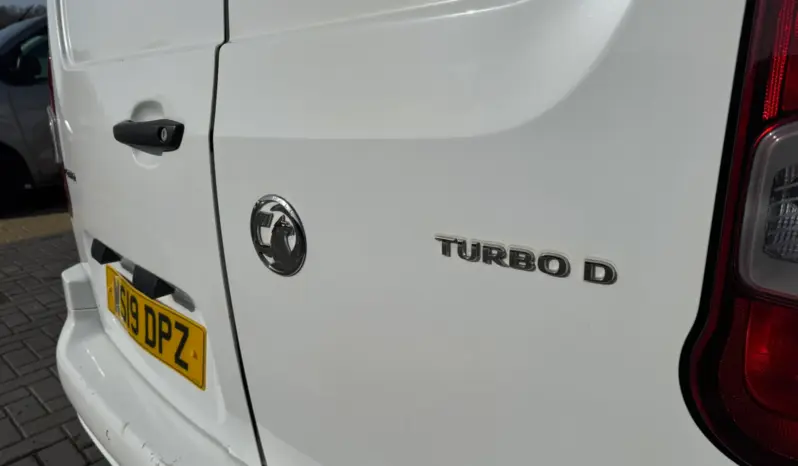 
VAUXHALL COMBO Sportive1.5 D 130ps full									