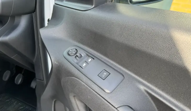 
VAUXHALL COMBO Sportive1.5 D 130ps full									