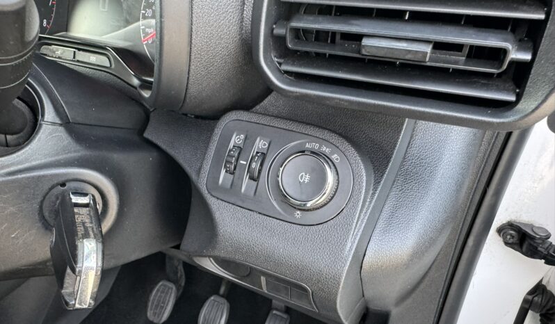 
VAUXHALL COMBO Sportive1.5 D 130ps full									