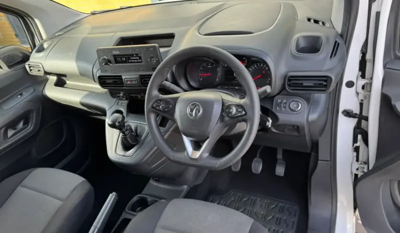 
VAUXHALL COMBO Sportive1.5 D 130ps full									